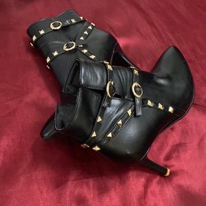 Jingpin Heels / Adjustable Strap, Gold Studded